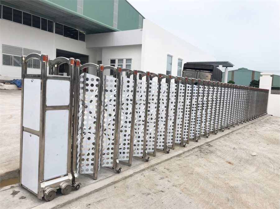 Cổng xếp inox nhà xưởng