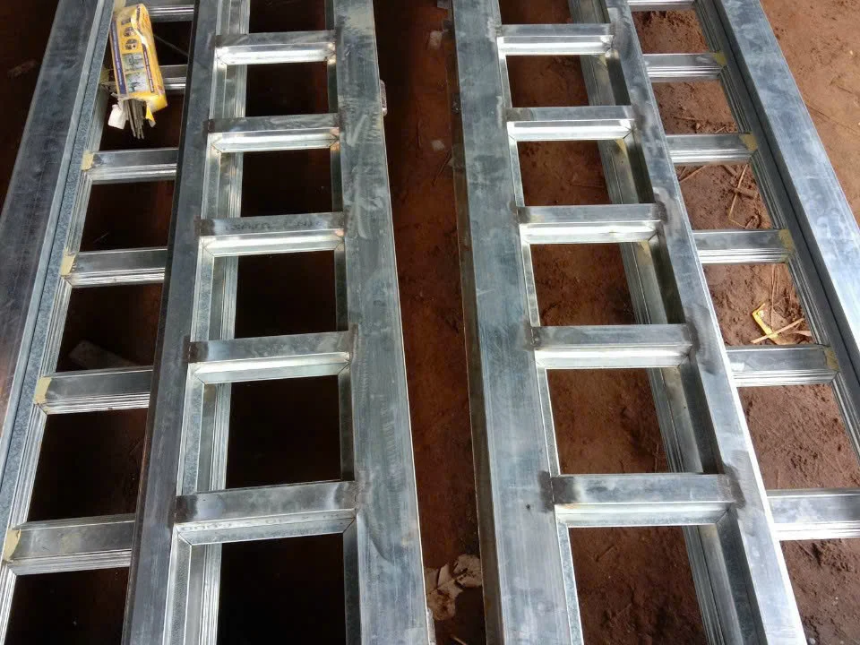 Khung cửa sắt vừa hàn xong tại xưởng Pro-Metal