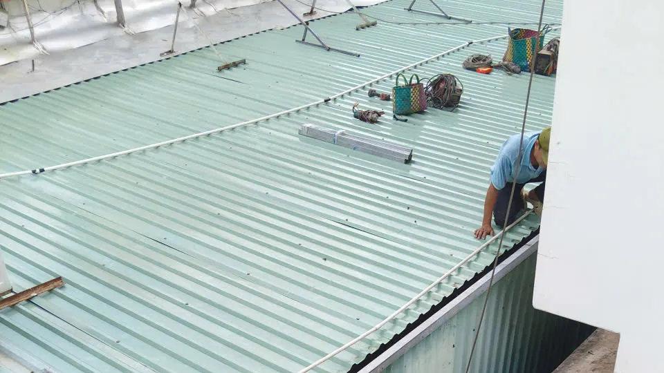 Thợ Pro-Metal sửa, gia cố mái tôn tận nơi