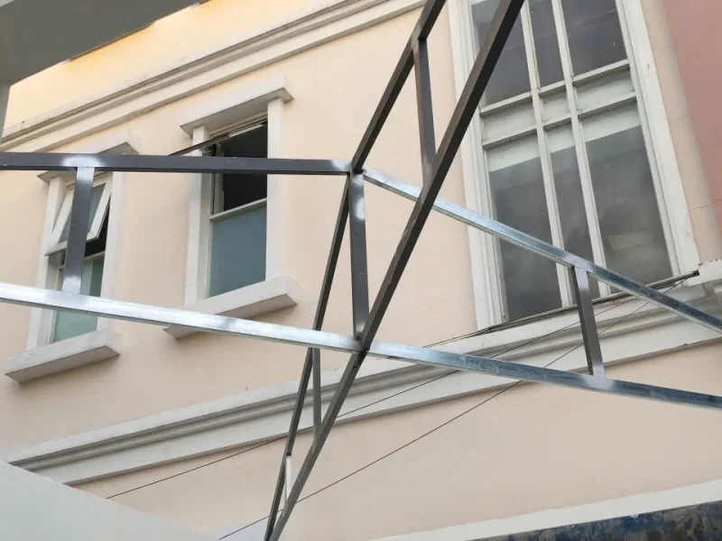 Khung mái hiên bằng sắt